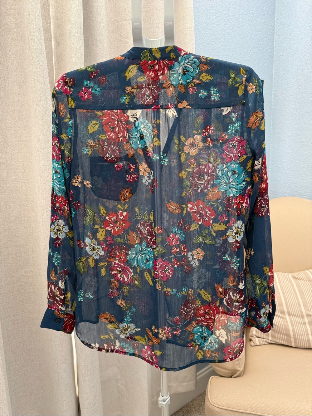 Kut from the Kloth Navy Floral Sheer Button-Front Blouse S - Picture 4 of 9